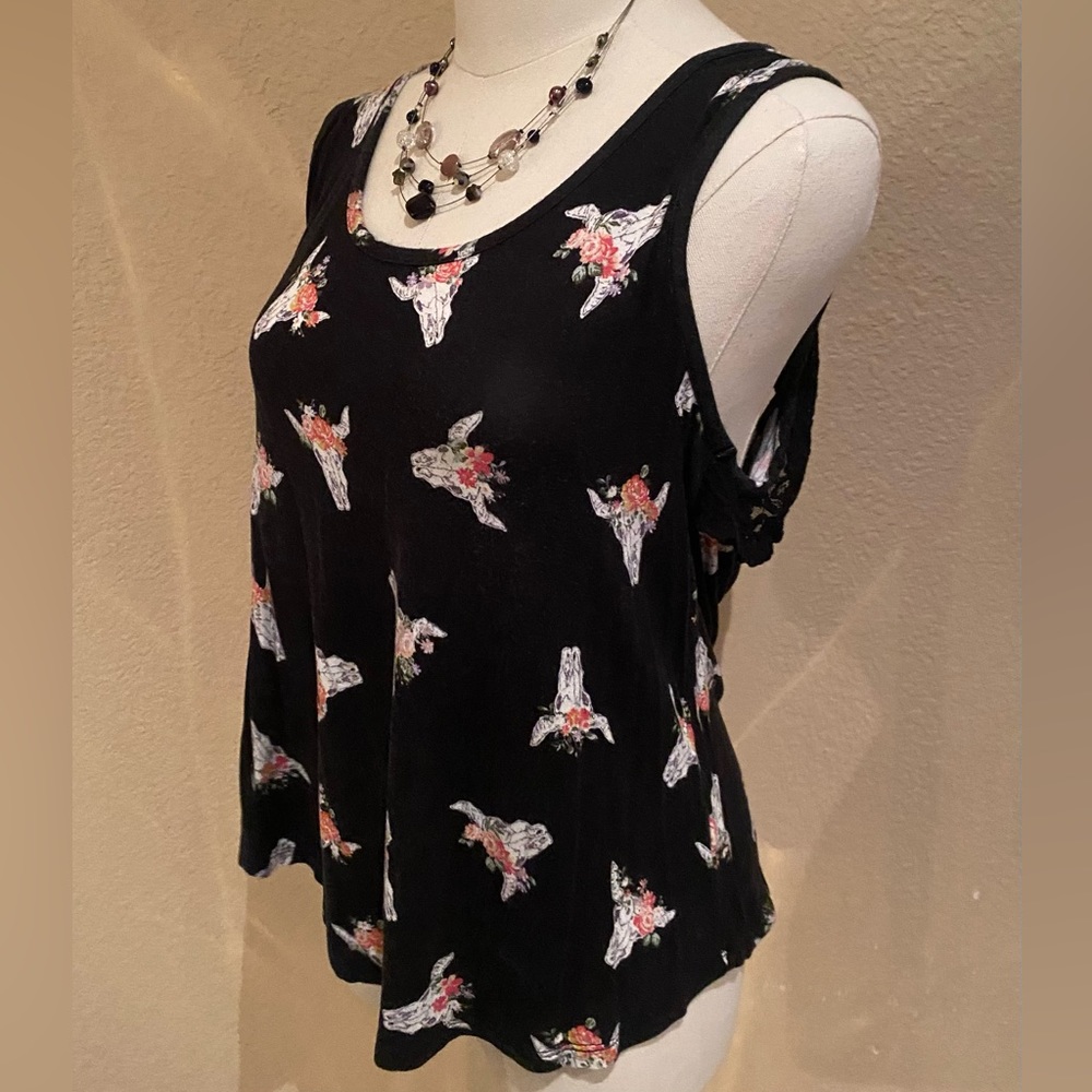 No boundaries tank size large